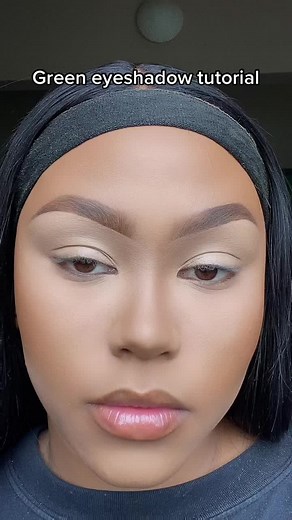 Green eyeshadow tutorial #eyeshadowtutorial #eyelook #makeuptutorial #makeup