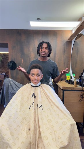 Garçon mignon: coiffure tendance pour un look unique