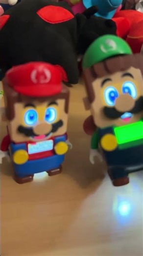 Lego Mario and Lego Luigi sings thick of it