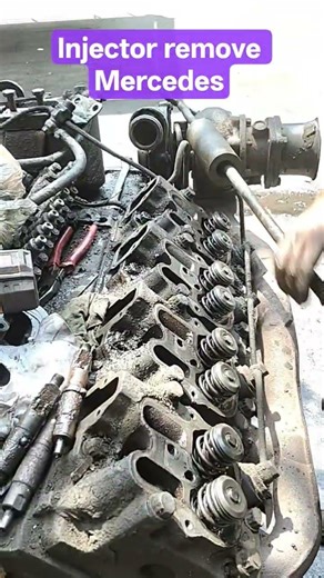 injector remove Mercedes diesel engine 8 cylinder #automobile #mechanic #driver #brakesystem