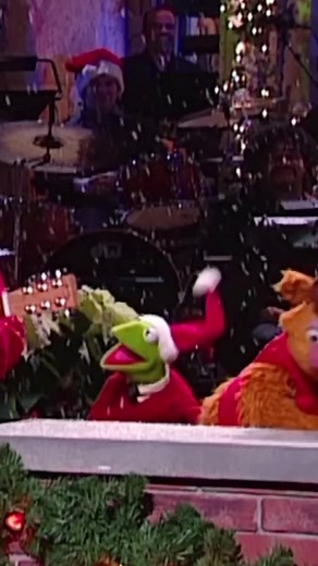 Kermit Christmas Dance Meme – Kermit the Frog Xmas Vibes