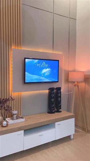 𝗛𝗮𝗻𝗻𝘆 | 𝗮𝗲𝘀𝘁𝗵𝗲𝘁𝗶𝗰 𝘄𝗮𝗿𝗺 𝘁𝗼𝗻𝗲♡ on Instagram: "Lagi bosen sama tampilan rumah yang gitu-gitu aja? Upgrade smart lighting bisa jadi cara buat ubah suasana rumah lho. Aku pakai Philips Smart LED Strip dan Smart LED Bulb RGB @philipslightingid untuk area living room. Ada banyak pilihan warna lampu yang bisa dipilih sesuai mood, bisa ataur penjadwalan juga semuanya bisa dikontrol lewat hp aja lagi. Praktis banget kan ✨ Yuk ganti lighting dirumah pakai Philips Smart LED. Biar setia