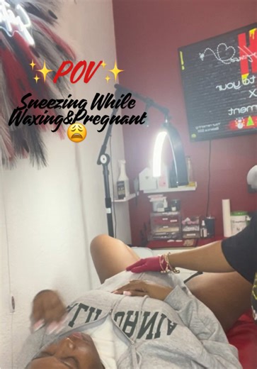 Sneezing while pregnant and I’m waxing 😩 you know how that went #pregnantwaxing #boymomlife #brazilianwaxspecialist #beautybiz #waxpro