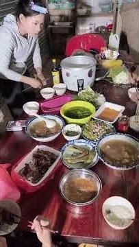 Xiao Chen's Lao wife spent the whole day building the kitchen. She came home to a delicious meal ...