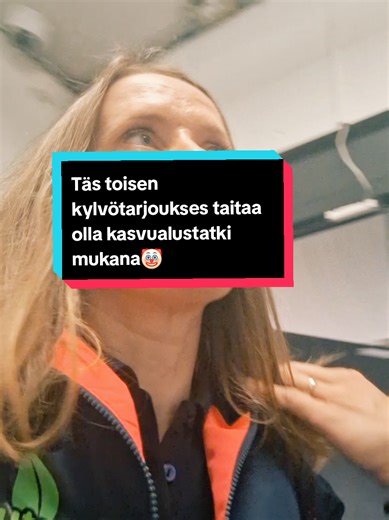 Tehdään pelkästään istutuksia ja viheralueita suurille ympäristörakentajille. Meidän kylvötarjous oli niin halpa verrattuna kilpailijaan, että tilaaja luuli et toinen tarjoaja oli sisällyttänyt kasvualustan mukaan tarjoukseensa. 🤡 #fyp #raksa #infra #istutukset