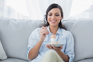 Comer muitos ovos faz mal? Quanto posso comer por dia?