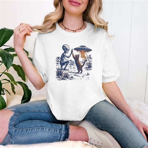 Cat UFO Shirt Retro Cowboy Cat Tee, Funny Alien Meme Shirt, Gag Gift for Her, Vintage Wash Look - Etsy