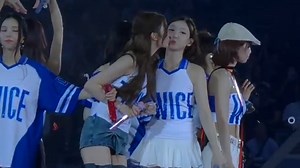 今天又啵啵了的SANAYEON | TWICE 251012 演唱会