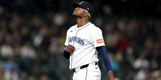 Santos among 3 Mariners non-tendered ahead of deadline