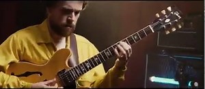 Tsapiky amin'ny endriny hafa kely. Vazaha no mitendry dia ny Electric Vocuhila amin'ilay hira "Kiteky" Manekiteky n'i Dedake. Horonantsary TTNG | 24h Mada