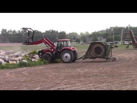 Case IH MAGNUM 180 Tractor and L785 Loader
