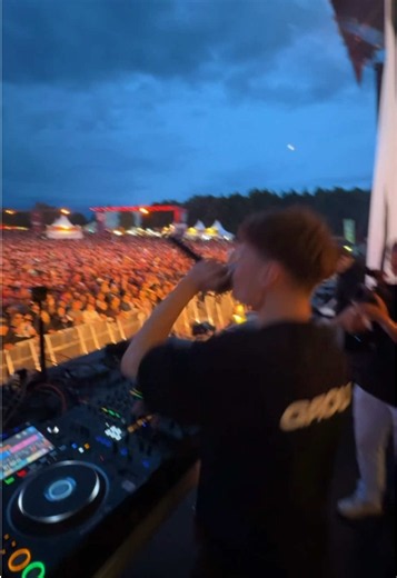 16000 and counting - this was one year ago, still feels a bit surreal @SPUTNIK SPRING BREAK