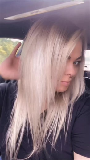 Toning my hair at home using Wella t18 toner with 20 volume developer 💁🏼‍♀️ #Wella #wellat18 #toner #toningmyhair #blonde #foryou #foryoupage