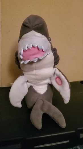 Play Zone Inc 1998 Animated Musical Jaws Shark Plush