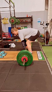 💪🏾 Pendlay Rows - the awesome back grower you’re missing! Ready to revolutionize your back workouts? Dive into the world of Pendlay Rows—an awesome rowing variation that’s all about strength, precision, and posture. Let’s break down how Pendlay Rows can dramatically enhance your back development and improve your overall posture: 🚀 Explosive Power & Strength: Unlike traditional rows, Pendlay Rows require lifting the barbell from a dead stop on the floor to your chest in a rapid, explosive moti