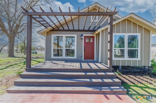 403 W French St, Cuero, TX 77954 - MLS 608290 - Coldwell Banker