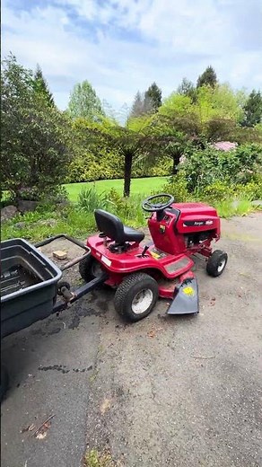 Watching Grass Grow 2 Tractor Tom my ride on lawnmower - Lawn tractor and tipper trailer combo
