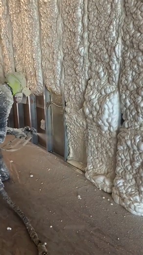 How Russia Keeps Homes Warm in Freezing Weather! #shorts