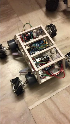 Omnidirectional robot based of mecanum wheels