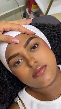 Práctica de Diseño y Sombreado de Cejas con Henna