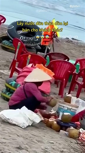 Lấy nước dừa thừa dồn lại bán cho khách khác?😨 #dulich #namdinh #ninhbinh #luadao #anuong