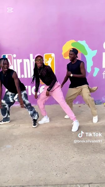 Dc: #raboneth #challenge #afrohouse #mostraatuaatitude #afrohouse #dancer #fly #fyp #kuduro #viral_video #portugal🇵🇹 #brasil🇧🇷 #angola🇦🇴portugal🇵🇹brasil🇧🇷 @Titicacantoraoficial @Bruno sambala @Mauro Victor #afrobeats #titica #breksilvano #viralvideos