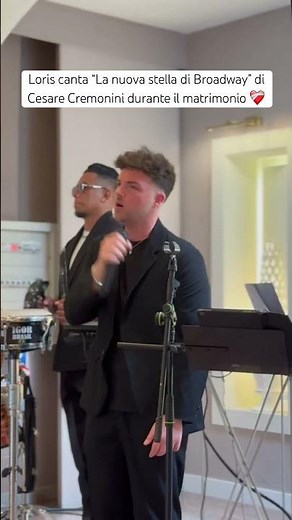 Loris sings Cesare Cremonini's "The New Star of Broadway" during the wedding ❤️‍🩹