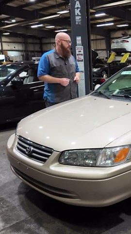 Replacing rear struts explained