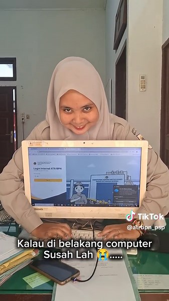 Hallo Dongan-dongan #SobaATRBPN Kantah Padangsidimpuan Enak ya kerja di depan layar…” Padahal di balik layar: revisi tiada akhir, deadline ngejar, pikiran muter terus 😅 Ikuti Sosial Media dari Kantor Pertanahan Kota Padangsidimpuan atau Klik link d bio⬆️⬆️⬆️ Follow Us: Instagram: kantahkotapadangsidimpuan Facebook: kantor Pertanahan Kota Padangsidimpuan Tiktok: atrbpn_psp Twitter: atrbpn_psp Youtube: kantahpadangsidimpuan #SertipikatElektronik #SentuhTanahku DigitalisasiBPN TanahDalamGenggaman 