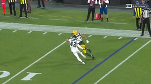Jimmy Graham hauls in TD on Rodgers' perfect looping pass