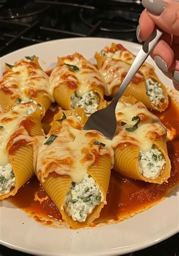 8.9K views · 64 reactions | 燎 Spinach Ricotta Stuffed Shells ...