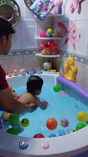 En hidroterapia 💧👶 cada pequeño movimiento se convierte en un gran logro 🌟. Nuestros niños exploran, se fortalecen y disfrutan del agua mientras comparten momentos únicos con sus padres 👨‍👩‍👧‍👦💙. Todo acompañado por profesionales comprometidas 👩‍⚕️✨ que guían cada paso con amor, paciencia y dedicación.🧡💙 Agenda tu cita hoy mismo.📲 Escríbenos a nuestro WhatsApp: 0999262211 #hidroterapia #cayambe_ecuador🇪🇨 #viral #bebes #cayambe