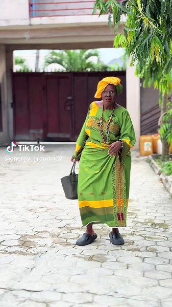 Dancing Grandma: A Hilariously Energetic Display