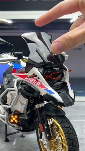 Ultimate 1:7 BMW R1250GS Adventure Model - Precision Die-cast for Collectors! 🏍️