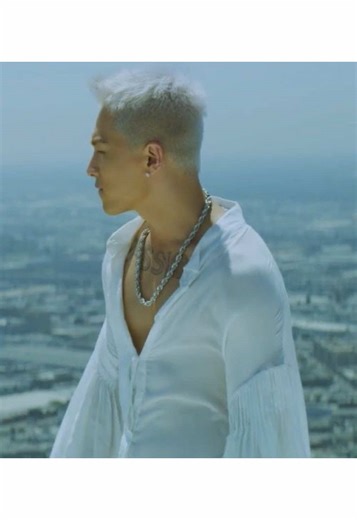 Taeyang's Hit 'Eyes, Nose, Lips' at Parties