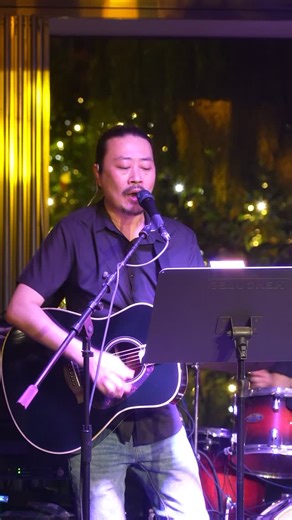 Not only can Jessie sing — her bandmates absolutely bring the heat too. Catch Dennis live on stage and feel the energy, the groove, and the magic all in one night 🔥 🗓 Every Thursday | 7:30PM 📍 Live at Overflow 🎟️ Book now: https://qrco.de/overflowsg #LiveMusicSG #SingaporeNightlife #LiveBandSG #ThursdayVibes SGWhatsOn | Overflow