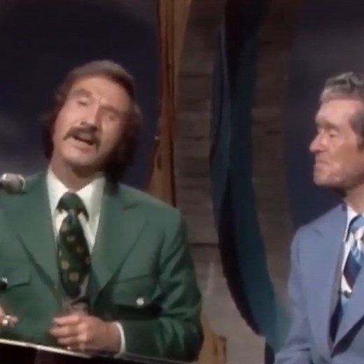 Marty Robbins and Roy Acuff - Blue Eyes Crying in the Rain...🎉 Click to play full song: https://countrysong.oldiesclassic.org/marty-robbins-and-roy-acuff-blue-eyes-crying-in-the-rain/?utm_source=facebook&utm_medium=hreel&utm_campaign=vintagecountrysidemelodies | Vintage Countryside Melodies
