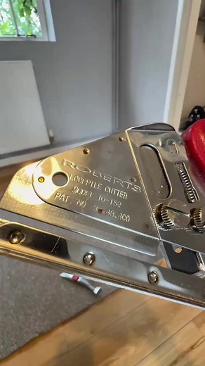 Effortless Carpet Cuts with ROBERTS Loop Pile Carpet Cutter