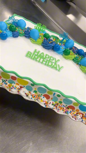 19K views · 245 reactions | Basic 1/2 sheet Birthday Cake拾with whipped icing #ashlieart #cakedecorating #walmartcakes | Ashlie ART | Facebook