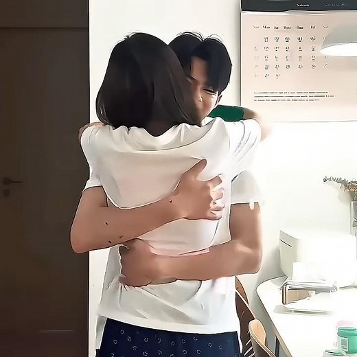 DIY Hug T-Shirt Challenge! ❤️ DIY Couple Hug Print Shirts#CoupleGoals #DIYFashion #ViralTrends