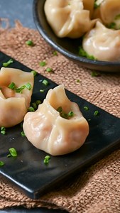 These Chilli Paneer Momos are the perfect Indo-Chinese twist you just can’t resist! 💯 #ChefKunal #KunalKapoorRecipes [Chilli Paneer Momos, Paneer Momos Recipe, Spicy Momos, Indo Chinese Momos, Veg Momos, Paneer Starter, Paneer Snacks, Street Food Momos, Paneer Recipes, Kunal Kapoor Recipes, Chef Kunal Kapoor, Paneer Dishes, Indian Fusion Food, Easy Paneer Recipe, Party Snacks Recipe] | Kunal Kapur