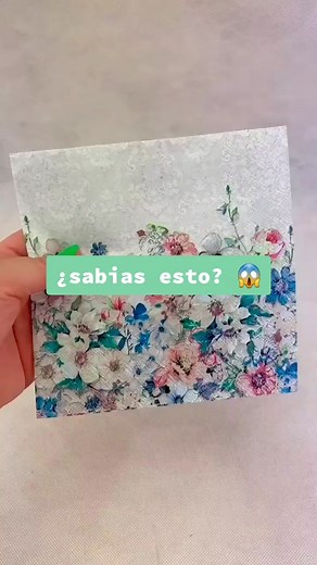 No olvides seguirnos para seguir aprendiendo ⭐😱🌎🎨 Si quieres crear piezas decorativas, únicas y personalizadas utilizando materiales que ya tenemos en casa con la técnica del decoupage 🥰💛 escríbenos a nuestro Instagram e inscríbete en nuestro curso online ⭐🌎 decoupage_en_casa #pasoapaso #desdecasa #desdecero #decoupage #decoupageartist #decoupageart #onlineclassdecoupage #tecnicadecoupage #smallbusiness #diyproject #botellasdecoradas