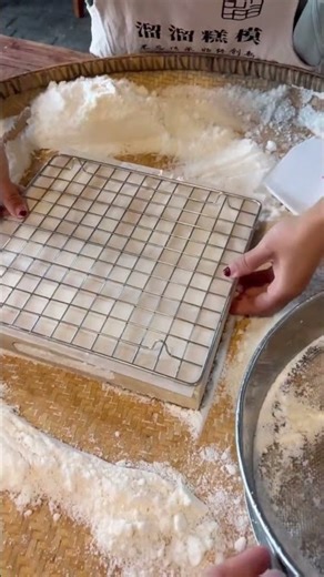 This Traditional Rice Cake Making Is Hypnotizing | Perfect Mold Press ASMR 🍡✨