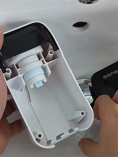 Automatic toothpaste press – hygienic, durable and practical for bathroomo