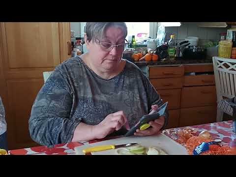 Kausi 2; Jakso 13: Merimiespihvit, varhaiskaalikupit, vadelmapunaherukkamansikkakiisseli - TM !