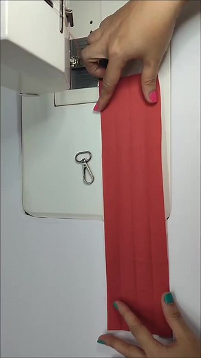 112K views · 1K reactions | Sewing Tips and Tricks: How to Easily make a Wristlet #sewingtips #sewingtipsandtricks #sewingforbeginners #sewingtricks #sewingfacebook #diycheng #easysewing #sewingtutorial #sewingproject #diyprojects #handmadewithlove #sewing #sustainable #diycraft | DIY Cheng | Facebook