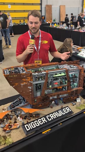 LEGO Star Wars Sandcrawler by Erick Poussart | Displayed at Le Sommet de la Brique organized by Canada First Bricks | Beyond the Brick