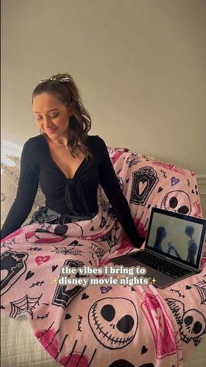 cozy disney movie night! | toy story, mickey mouse shorts & the nightmare before christmas!