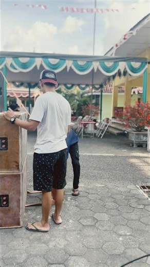 setup sound out, full dynacord