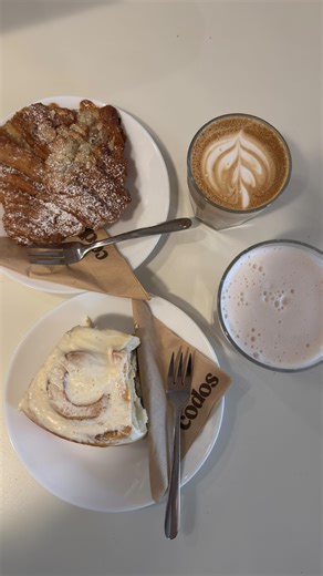 BRIANA LYNN on Instagram: "happy (soon to be)valentine’s day ❤️🧸🫶🏻 #valentinesday #valentines #hair #hairstyles #updo"